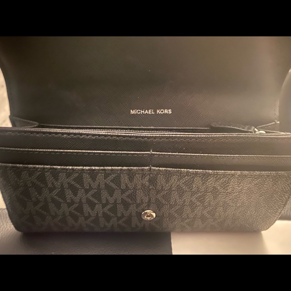 Michael kors black purse and wallet - Picture 6 of 9
